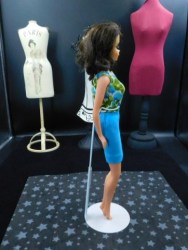 1635 fashion editor dress side